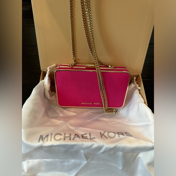 NEW WITH TAGS Hot Pink Michael Kors Clutch - Picture 1 of 8